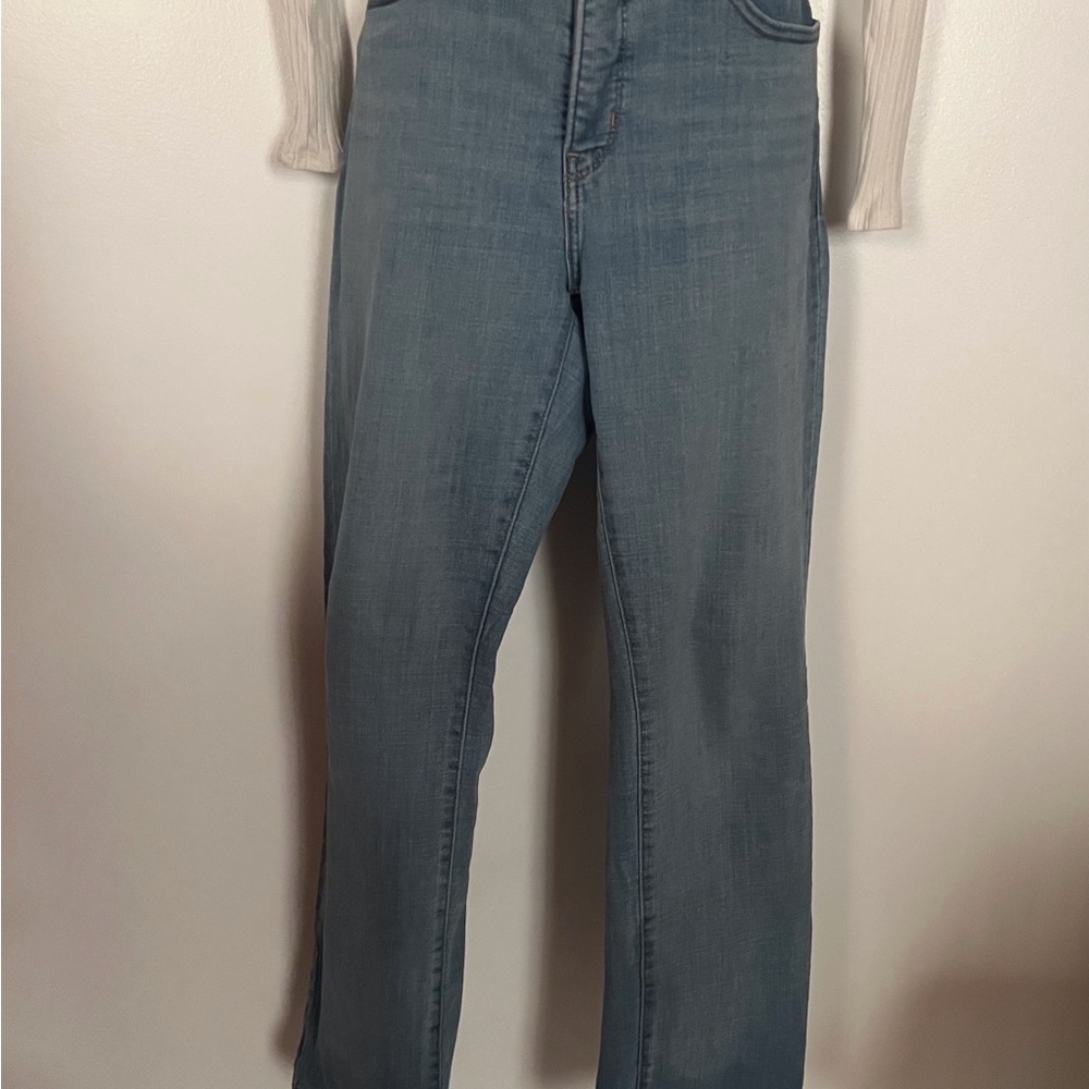 Levis 314 Shaping Straight Leg Light Blue Jeans Women’s Size 31